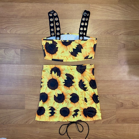 Sunflower & Gromet 2 Piece Festival Skirt Set - Picture 2 of 6